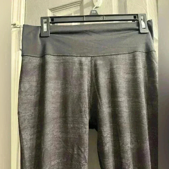 Women’s leggings by Adidas in black & gray high waisted with raised pattern LG - Picture 2 of 9